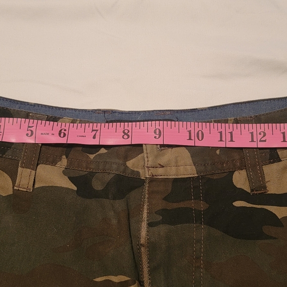 FOREVER 21 MEN CAMOUFLAGE SHORTS - Picture 10 of 10